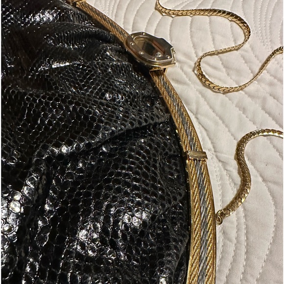 Finesse La Model Black purse. Great shape. - Picture 2 of 5